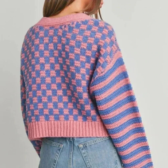 BUTTERMELON Checkered & Striped Cropped Oversized Vneck Sweater - Picture 6 of 9